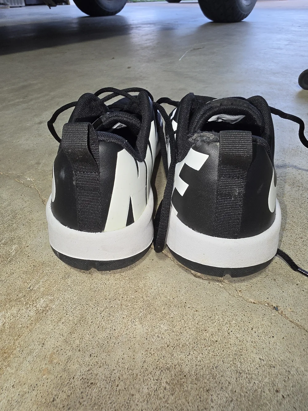 Nike Team Hustle D7 Black & White Youth Sneakers